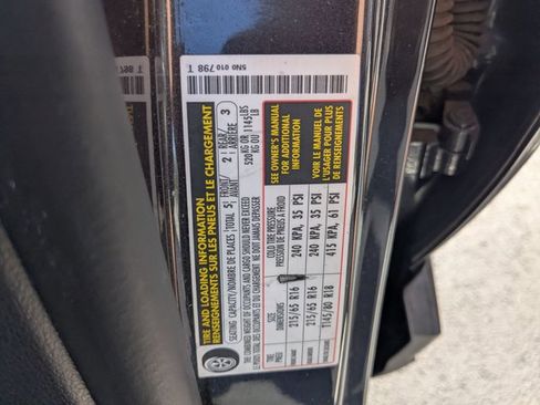 Used 2016 Volkswagen Tiguan S image 15