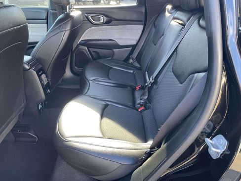 Used 2025 Jeep Compass Latitude image 27