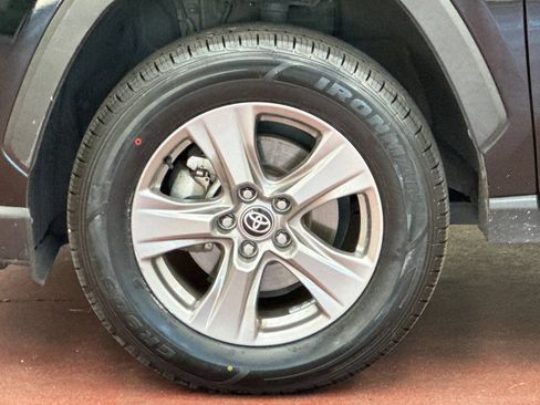 Used 2024 Toyota RAV4 XLE FWD image 35