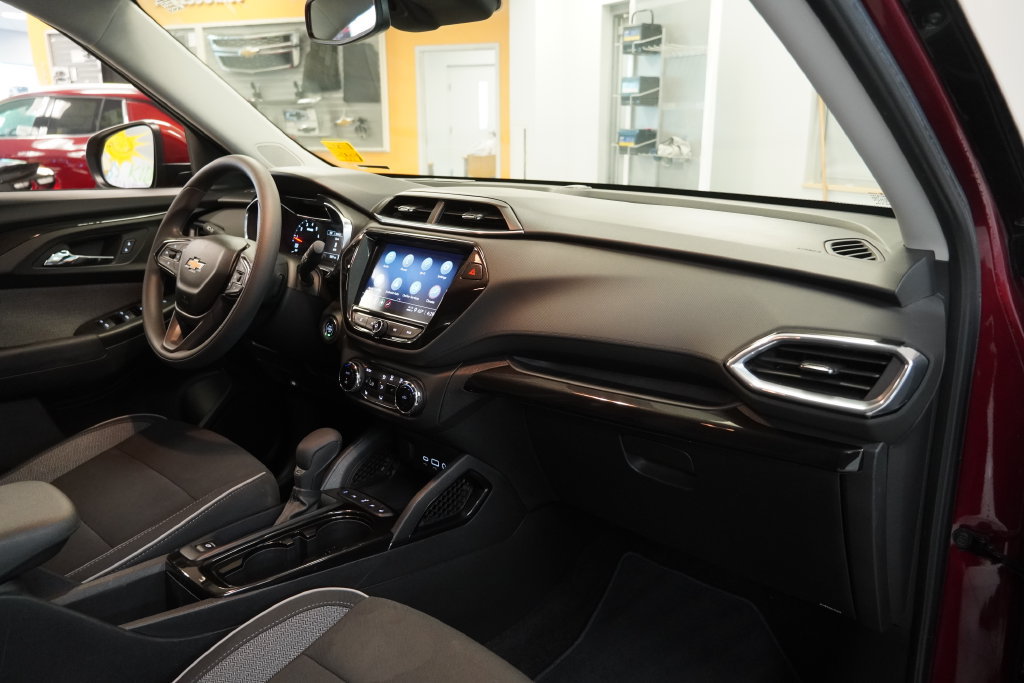 Used 2022 Chevrolet TrailBlazer LT w/ Convenience Package FWD image 35