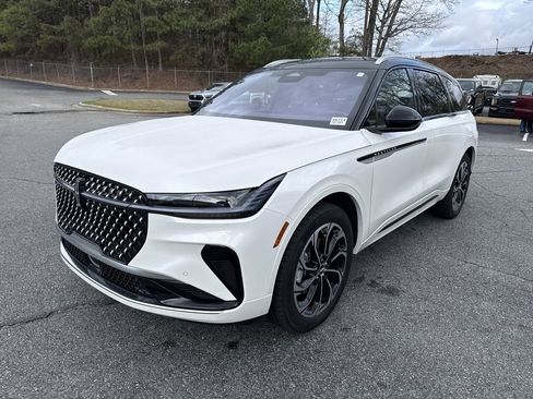 Used 2026 Lincoln Nautilus Reserve image 3