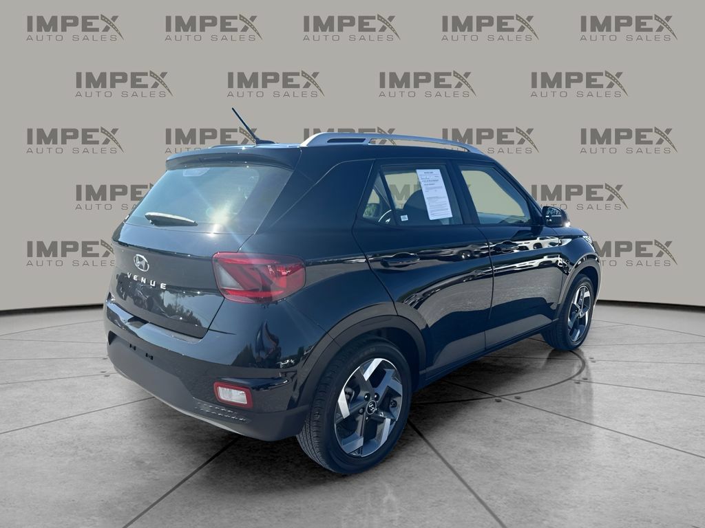 Used 2024 Hyundai Venue SEL FWD image 5