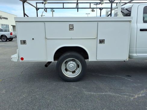 Used 2024 RAM 5500 Tradesman w/ Chrome Appearance Group AWD/4WD image 7