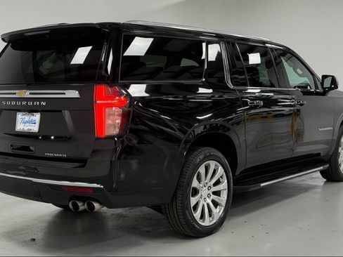 Used 2021 Chevrolet Suburban Premier w/ Premium Package image 4