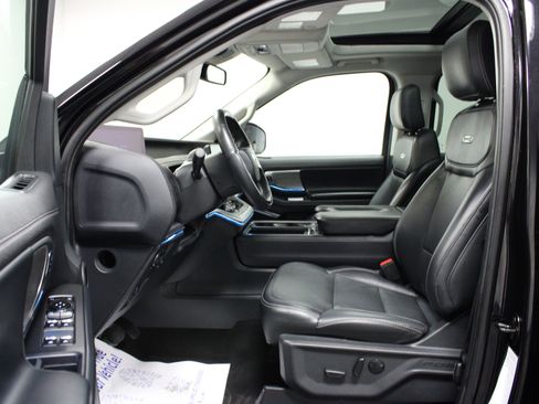 Used 2025 Ford Expedition Max Platinum AWD/4WD image 12