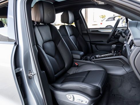 Certified 2025 Porsche Macan S image 45