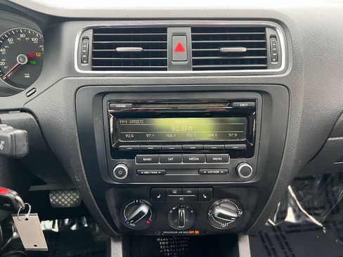 Used 2012 Volkswagen Jetta SE FWD image 32