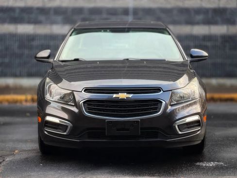 Used 2016 Chevrolet Cruze LT w/ Sun And Sound Package FWD image 2