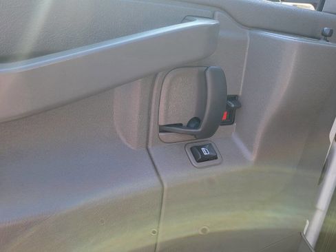 Used 2018 Chevrolet Express 2500 w/ Driver Convenience Package image 16