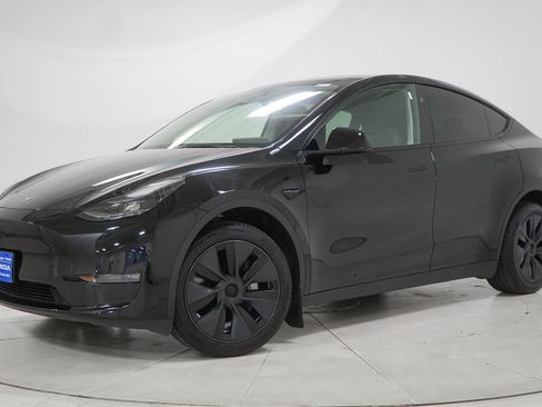 Used 2024 Tesla Model Y Long Range AWD/4WD image 1