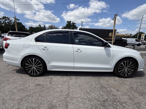 Used 2015 Volkswagen Jetta Sport image 9