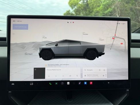 Used 2024 Tesla Cybertruck AWD Crew Cab image 21
