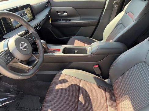 Used 2025 Nissan Kicks SR w/ SR Premium Package AWD/4WD image 9