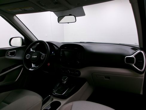 Used 2022 Kia Soul LX FWD image 3