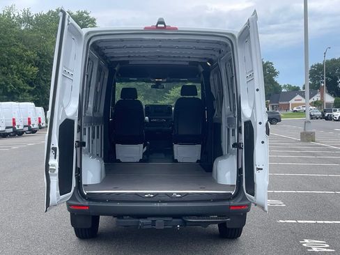 Used 2025 Mercedes-Benz Sprinter 2500 image 5