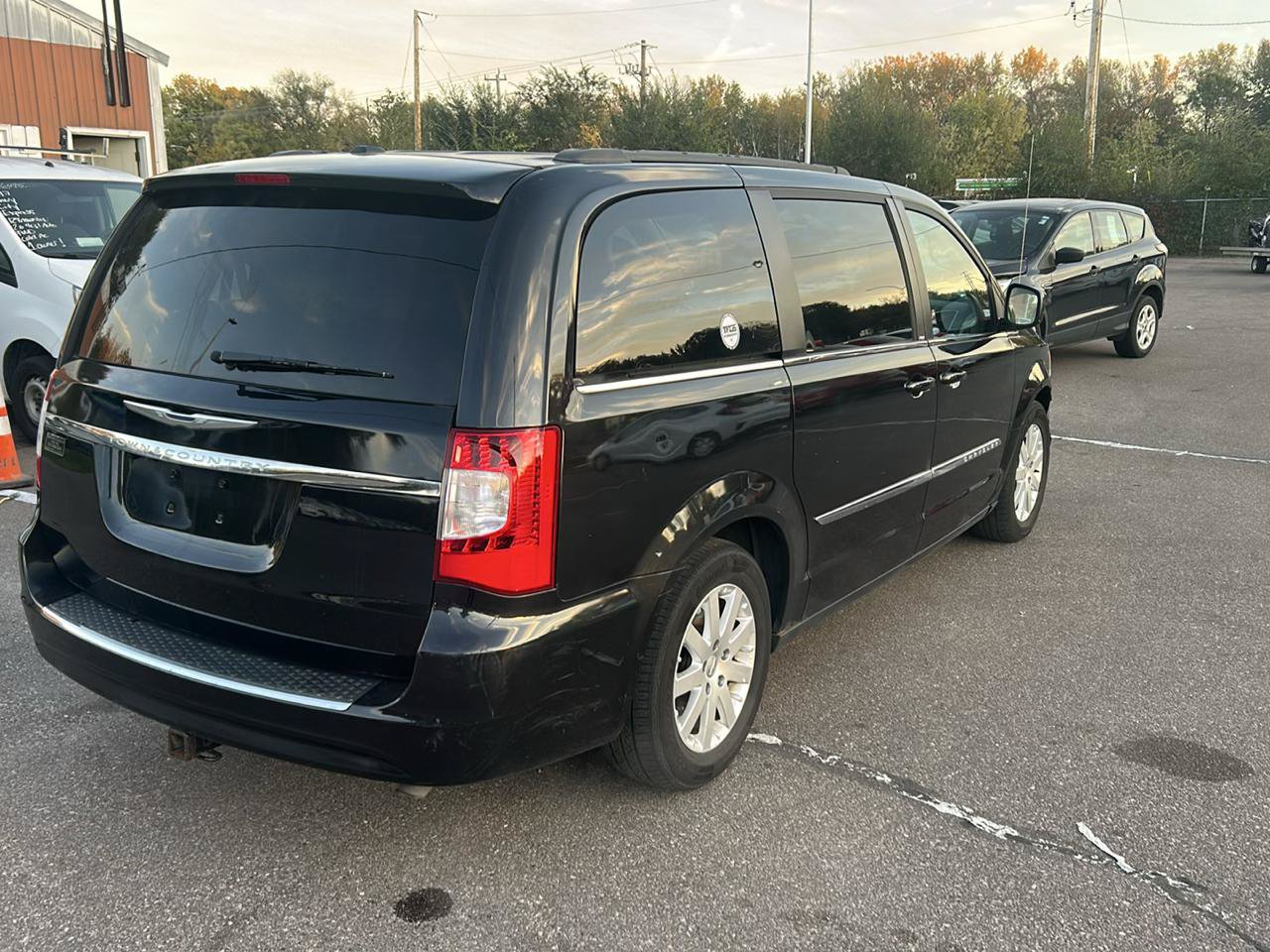 Used 2013 Chrysler Town & Country Touring FWD image 5