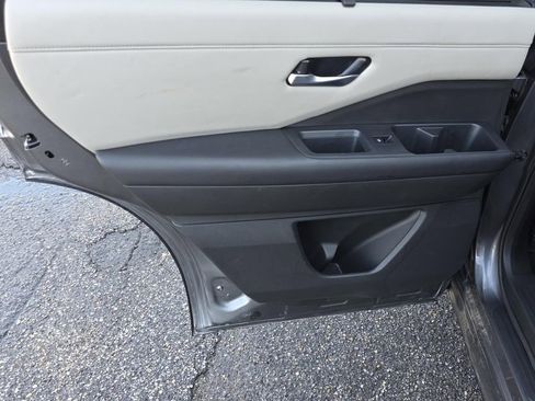 Used 2025 Nissan Pathfinder SL AWD/4WD image 40