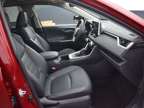 Used 2023 Toyota RAV4 XLE Premium image 10