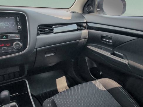 Used 2019 Mitsubishi Outlander ES AWD/4WD image 31