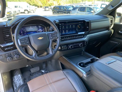 Used 2024 Chevrolet Silverado 2500 High Country w/ High Country Premium Package image 38