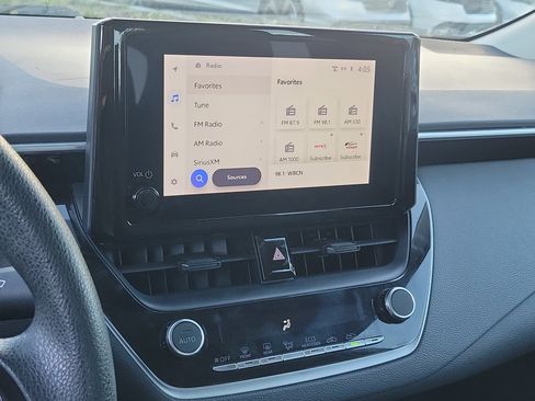 Used 2024 Toyota Corolla LE image 28