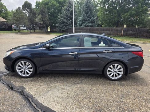 Used 2011 Hyundai Sonata SE w/ Navigation & Sunroof Pkg 4 FWD image 2