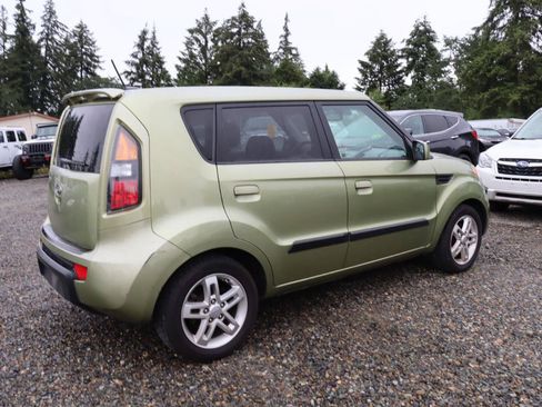 Used 2010 Kia Soul + w/ Audio Pkg FWD image 4