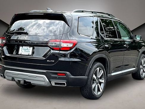 Used 2025 Honda Pilot Elite image 6