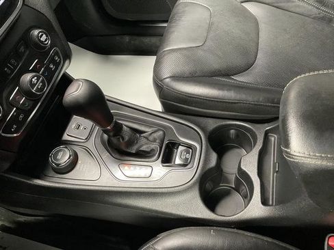 Used 2020 Jeep Cherokee Limited image 22