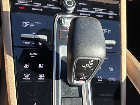 Used 2022 Porsche Cayenne Coupe image 38