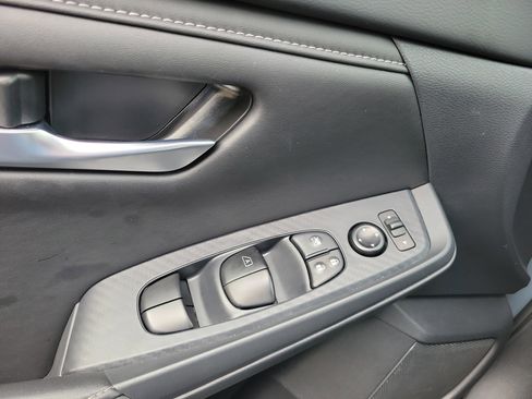 Used 2025 Nissan Sentra SV w/ Trunk Package image 19