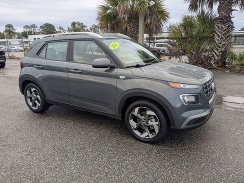 Used 2025 Hyundai Venue SEL image 2