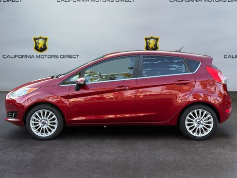 Used 2014 Ford Fiesta Titanium image 2