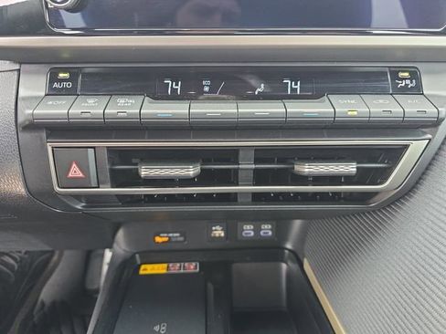 Used 2025 Toyota Camry SE image 23