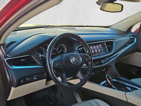 Used 2020 Buick Enclave Essence image 10