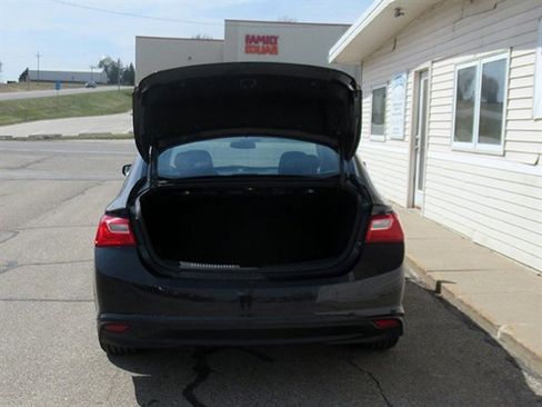 Used 2023 Chevrolet Malibu LT image 9