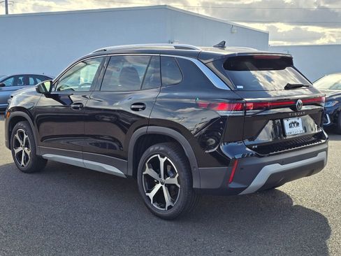 New 2025 Volkswagen Tiguan SE image 6