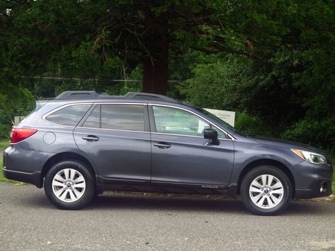 Used 2016 Subaru Outback 2.5i Premium AWD/4WD image 5