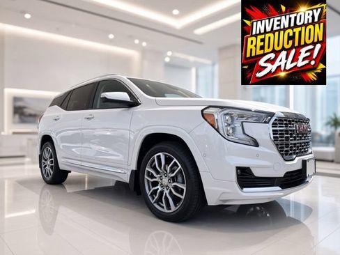 Used 2023 GMC Terrain Denali w/ Denali Premium Package AWD/4WD image 3