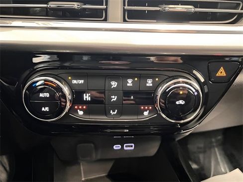 Certified 2025 Chevrolet Trax LT w/ LT Convenience Package image 23