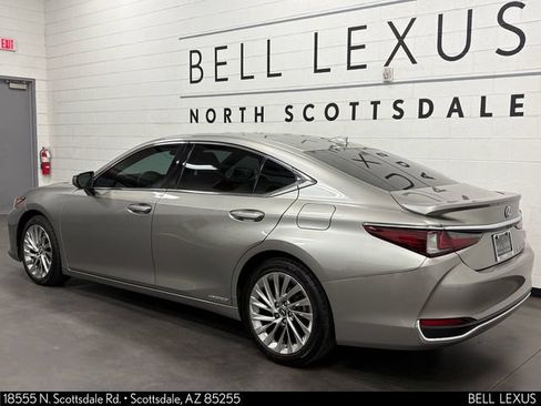 Used 2021 Lexus ES 300h w/ Accessory Package FWD image 9