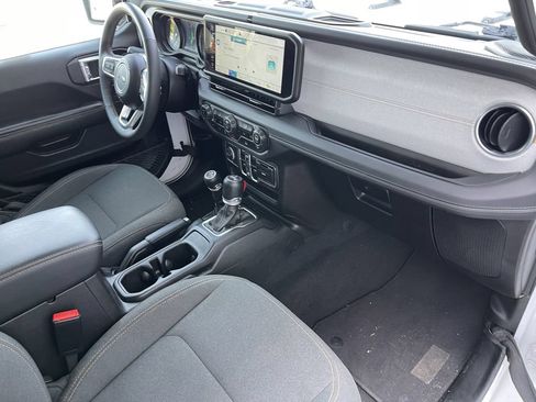 Used 2024 Jeep Wrangler Unlimited Sahara AWD/4WD image 24