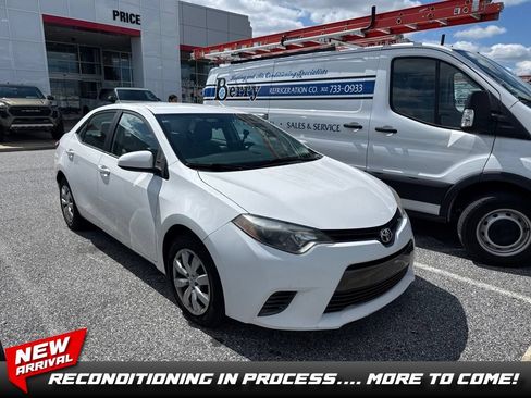 Used 2016 Toyota Corolla LE FWD image 1