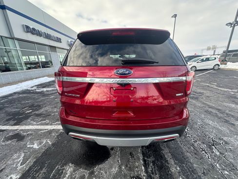Used 2017 Ford Explorer Platinum image 4