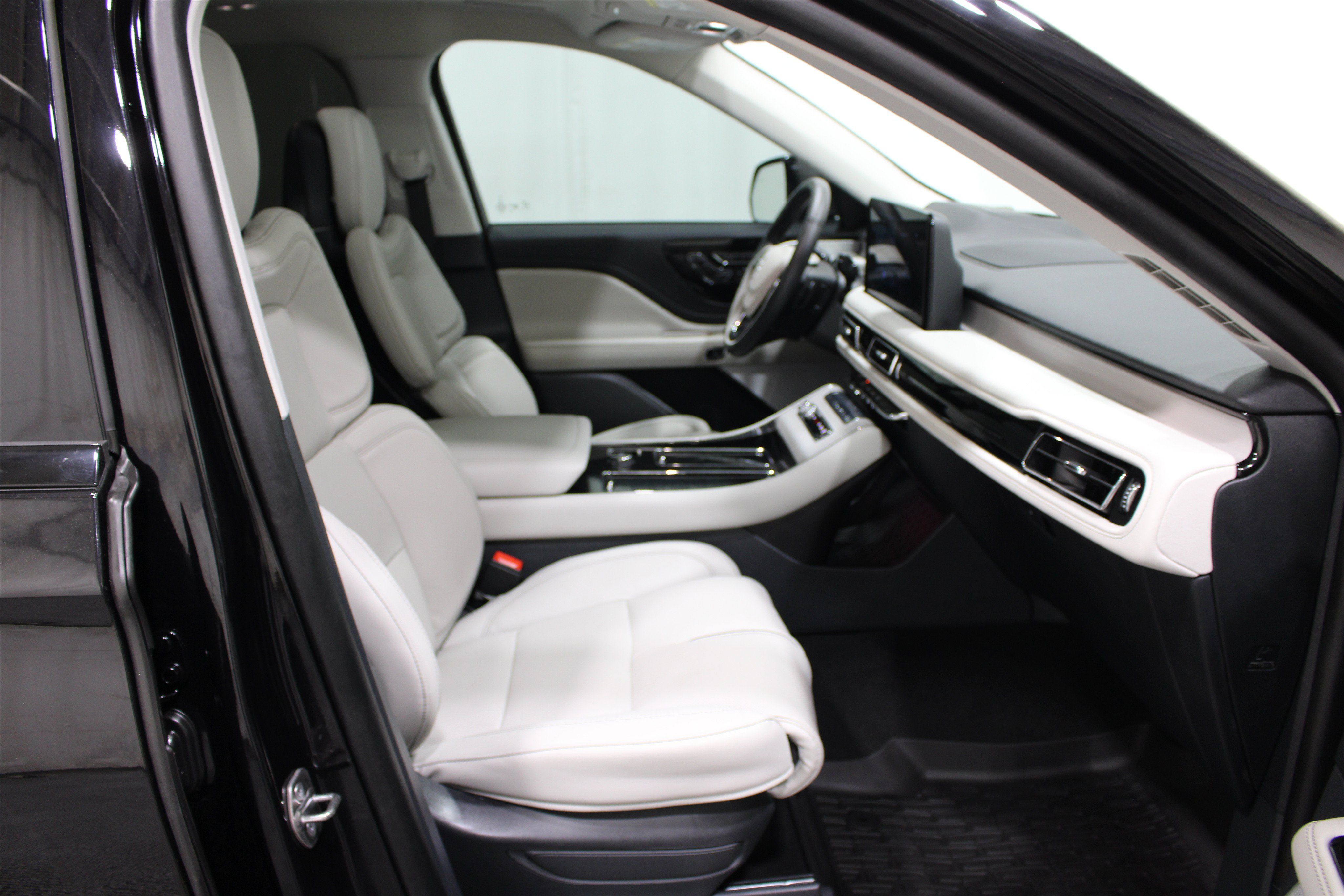 Certified 2026 Lincoln Aviator Reserve AWD/4WD image 29