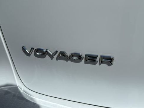 Used 2024 Chrysler Voyager LX image 7