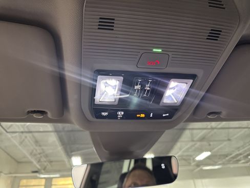 New 2026 Volkswagen Atlas SE image 24