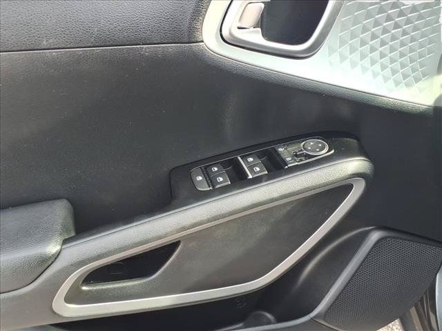 Used 2024 Kia Soul LX w/ Option Group 015 FWD image 29