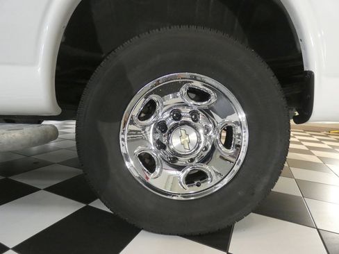 Used 2024 Chevrolet Express 2500 w/ Driver Convenience Package image 7