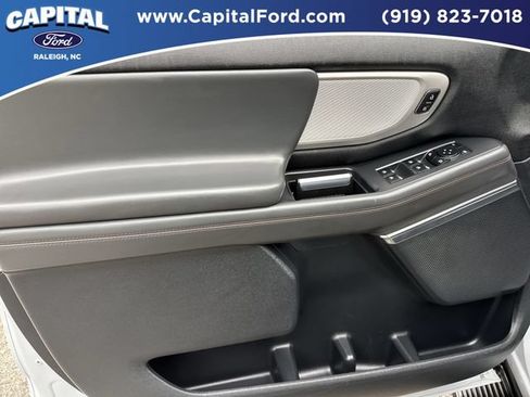 Used 2025 Ford Expedition Active AWD/4WD image 19